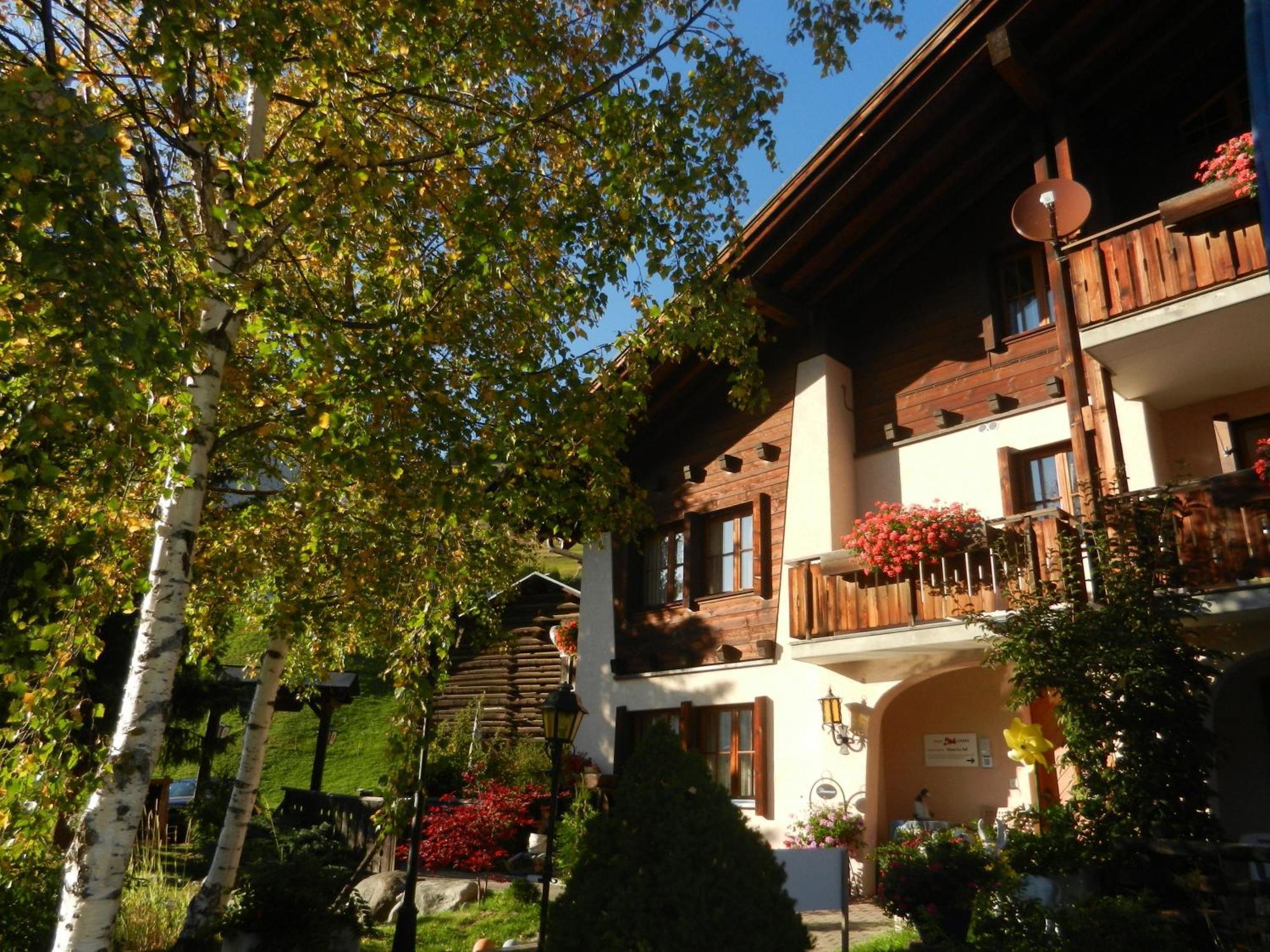 Hotel B&B Casa La Val Sedrun Luaran gambar