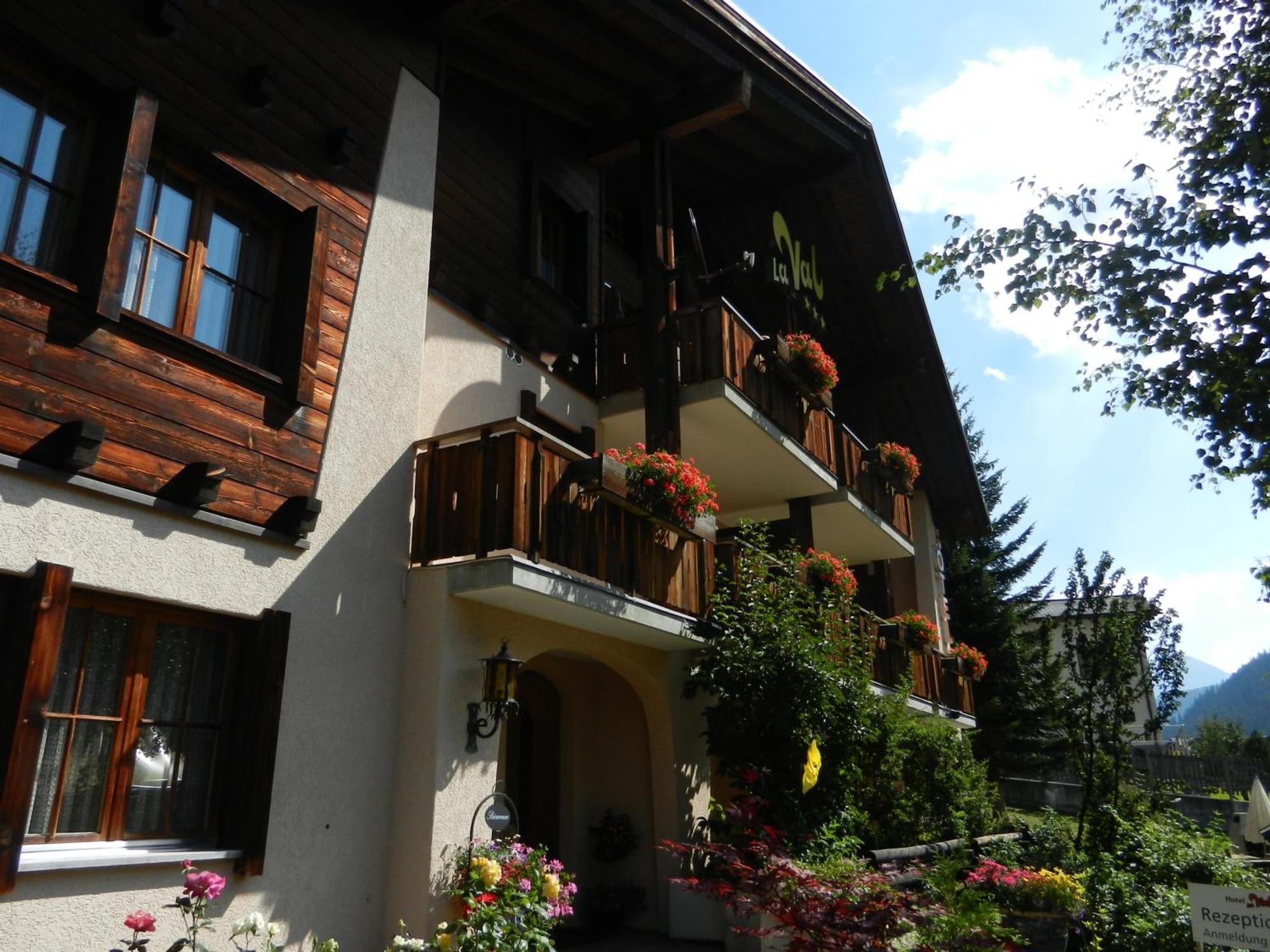 Hotel B&B Casa La Val Sedrun Luaran gambar