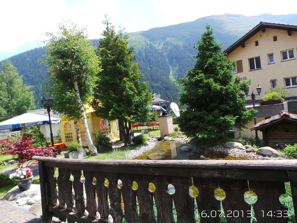 Hotel B&B Casa La Val Sedrun Bilik gambar