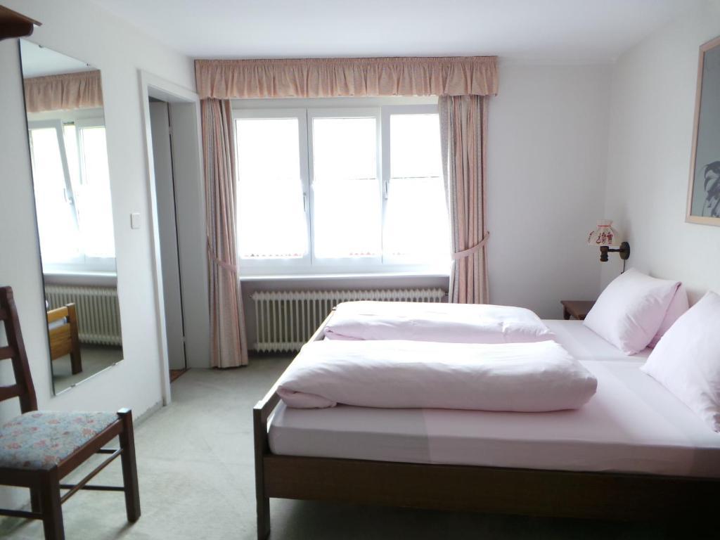 Hotel B&B Casa La Val Sedrun Bilik gambar