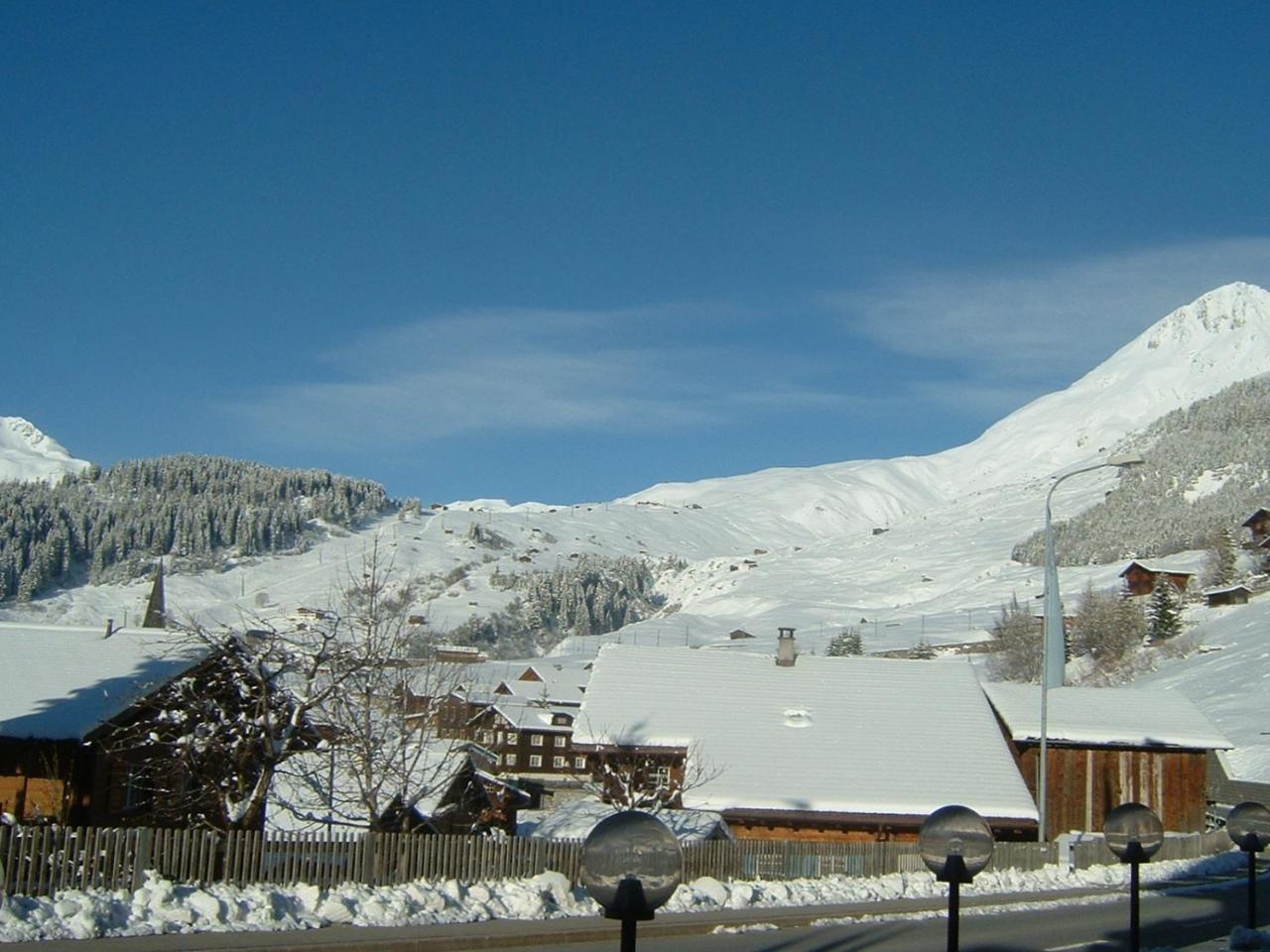 Hotel B&B Casa La Val Sedrun Luaran gambar